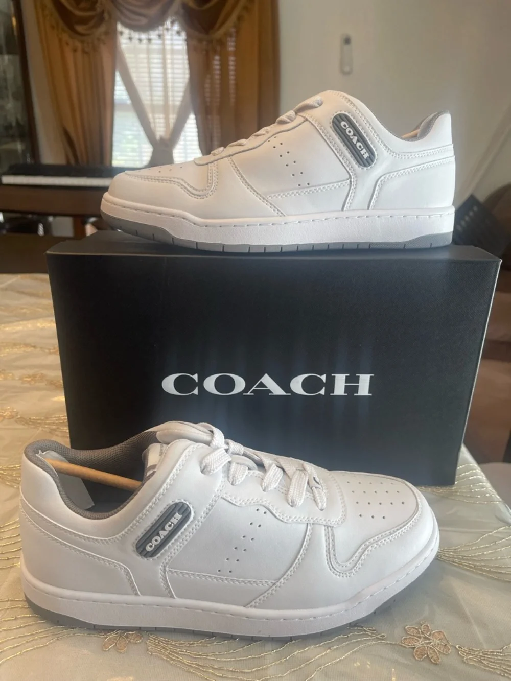 NWB coach women’s C201 lace up court sneakers size 8